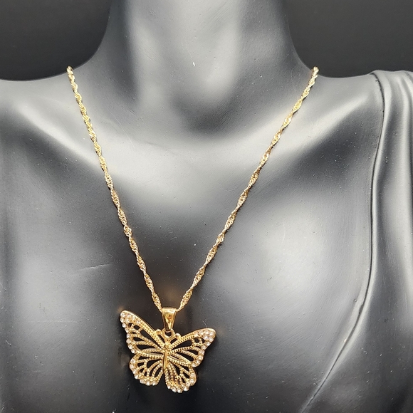 Jewelry - Elegant Gold Butterfly Pendant Necklace